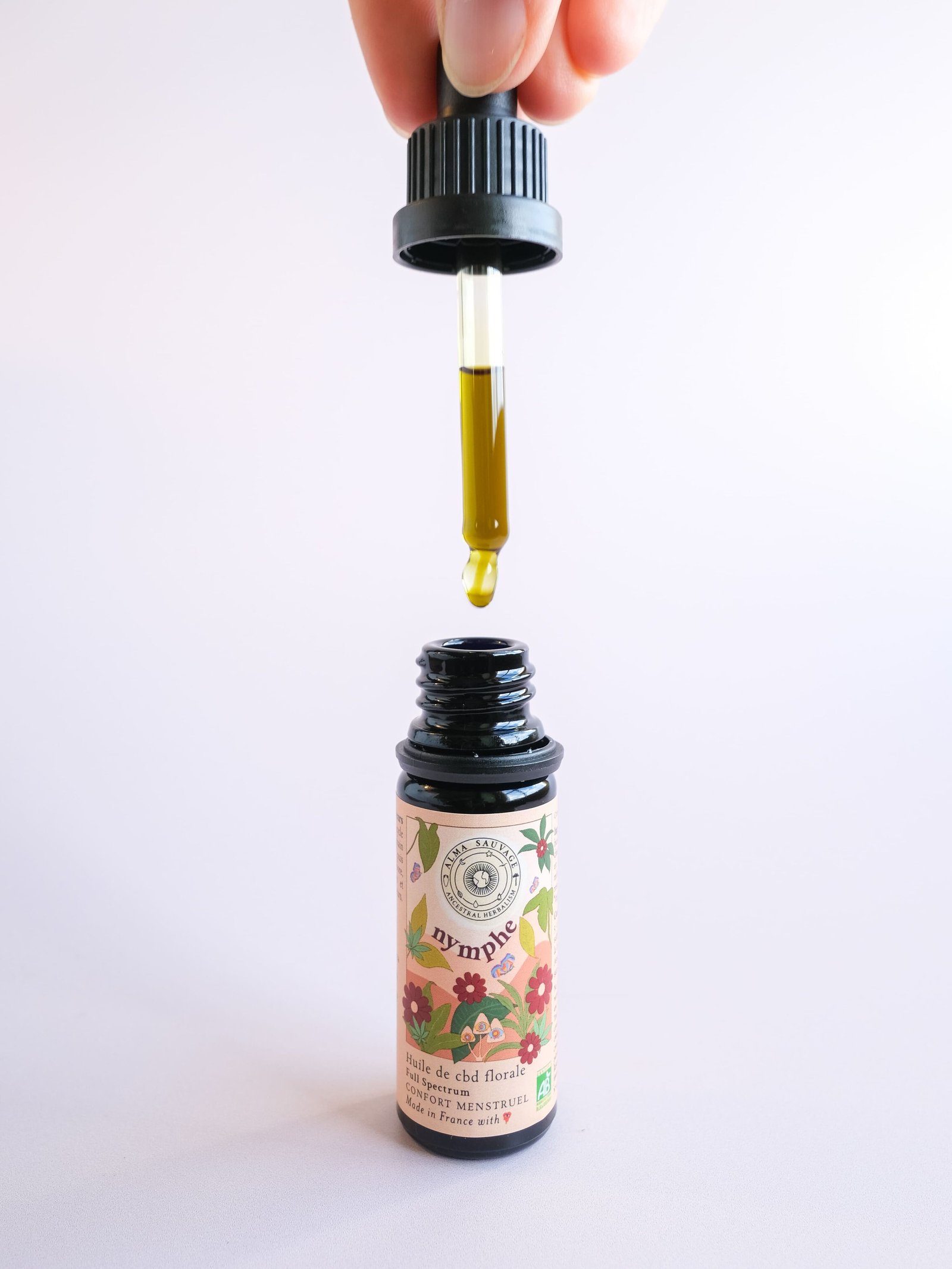 Huile de cbd bio française cycle menstruel douleurs de règles achillée millefeuille rose full spectrum spectre complet entourage naturelle Made In France